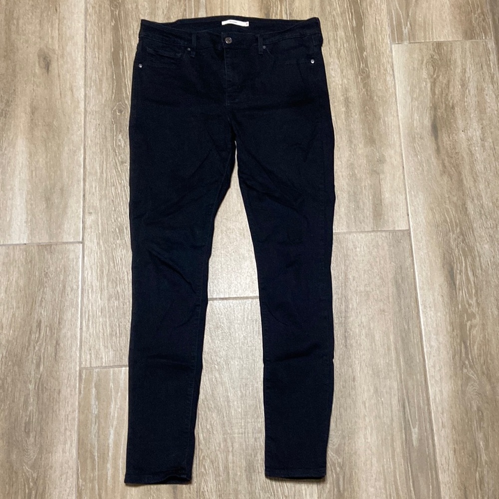 Black Levi’s skinny jeans 31